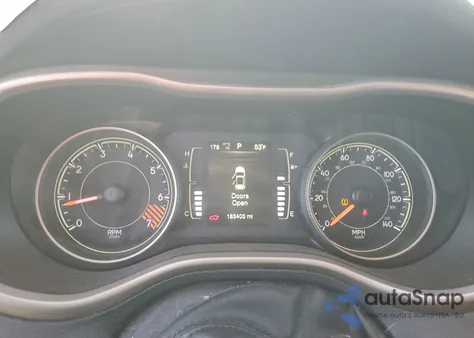 2015 Jeep Cherokee Latitude z USA, uszkodzony, nr VIN 1C4PJMCB3FW767914